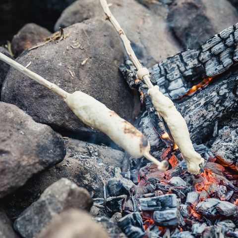 Stockbrot am Lagerfeuer im Trekking-Camp bei Baiersbronn.